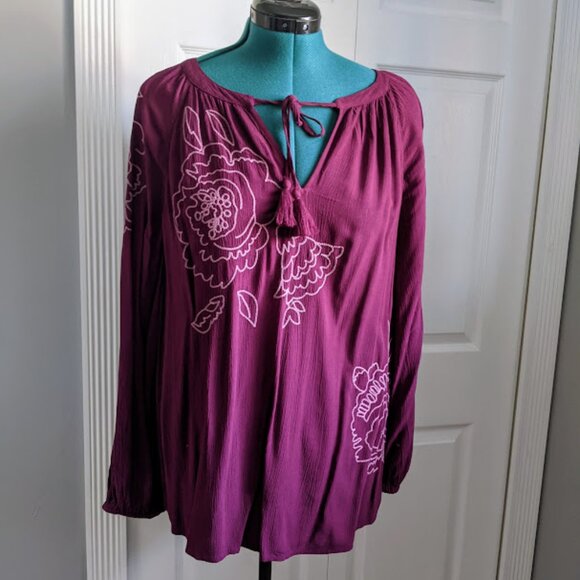 Ladies top - Picture 1 of 10